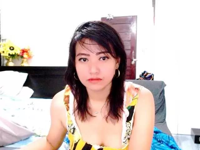 Rosselyn from BongaCams