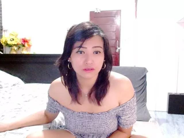 Rosselyn from BongaCams