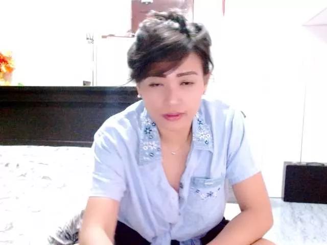 Rosselyn from BongaCams