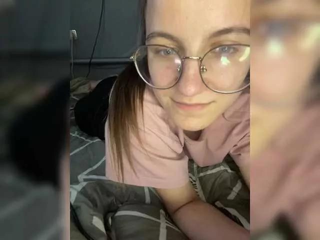 sweet-kiss22 from BongaCams