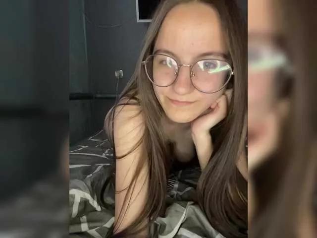sweet-kiss22 from BongaCams