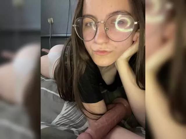 sweet-kiss22 from BongaCams