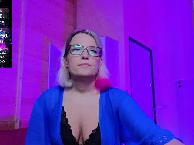 sweeteve050 from BongaCams