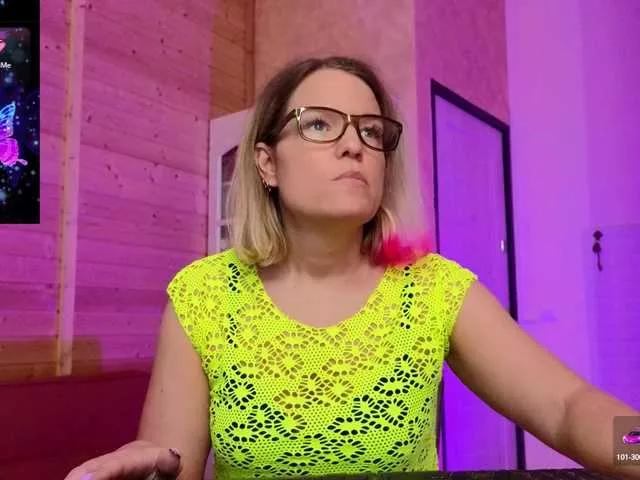 sweeteve050 from BongaCams