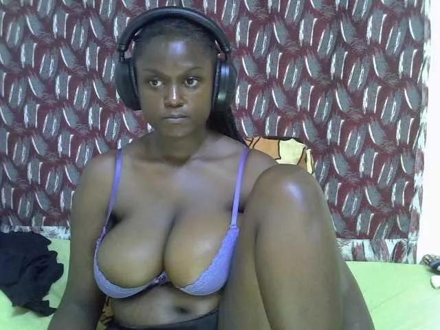 SweetHive from BongaCams