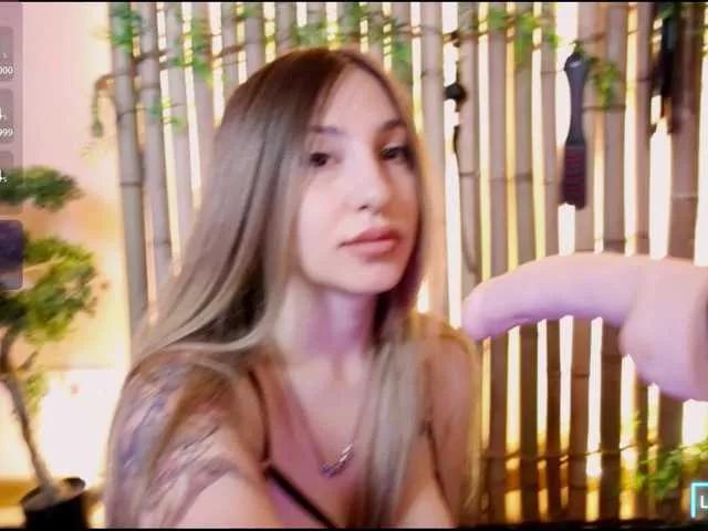 VikkiRood from BongaCams