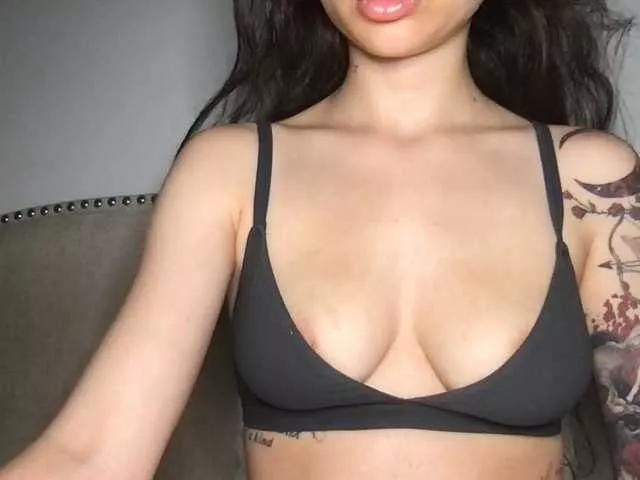 Xoxcat from BongaCams
