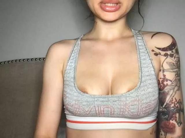 Xoxcat from BongaCams