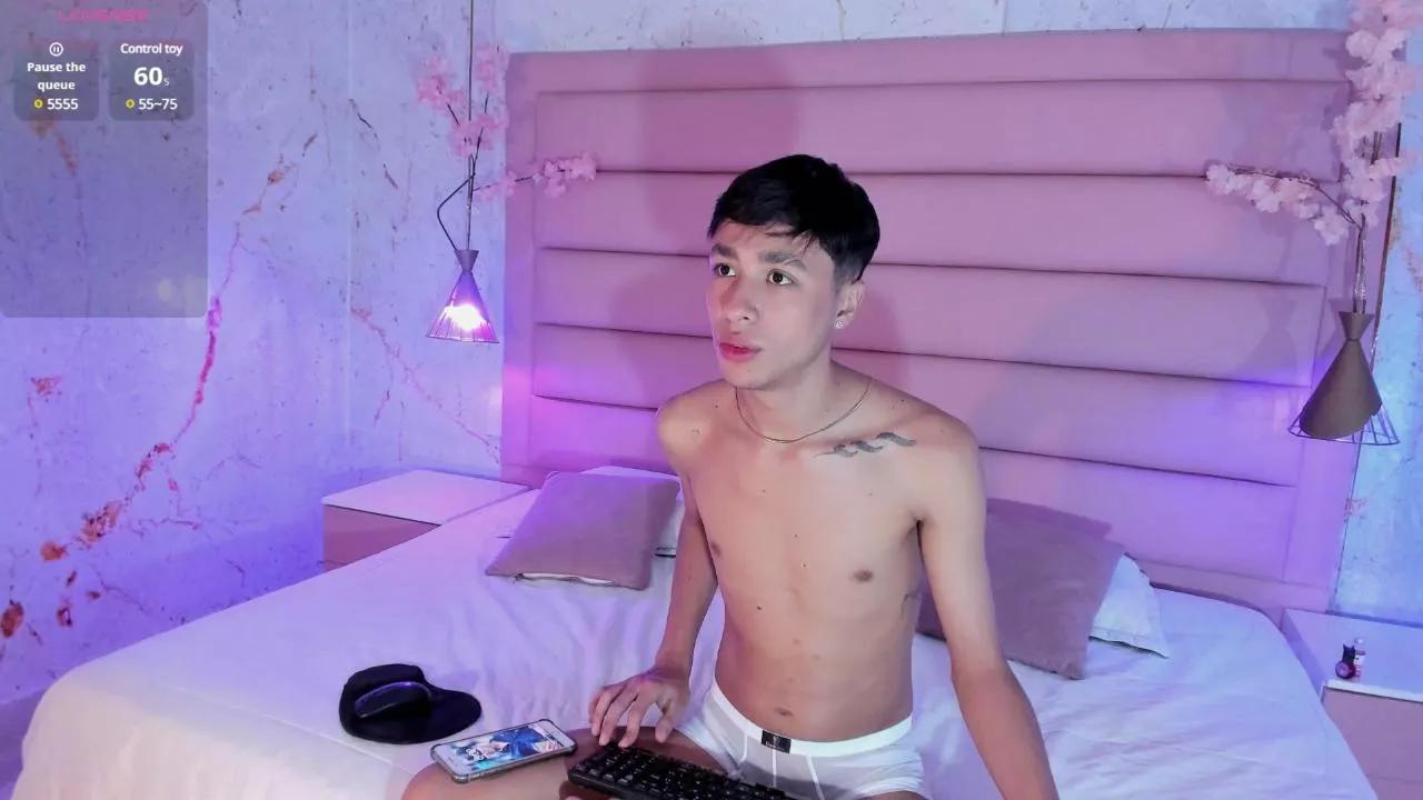 AmadeoDeSanti from Cam4