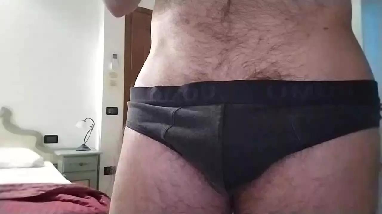 batbegins from Cam4
