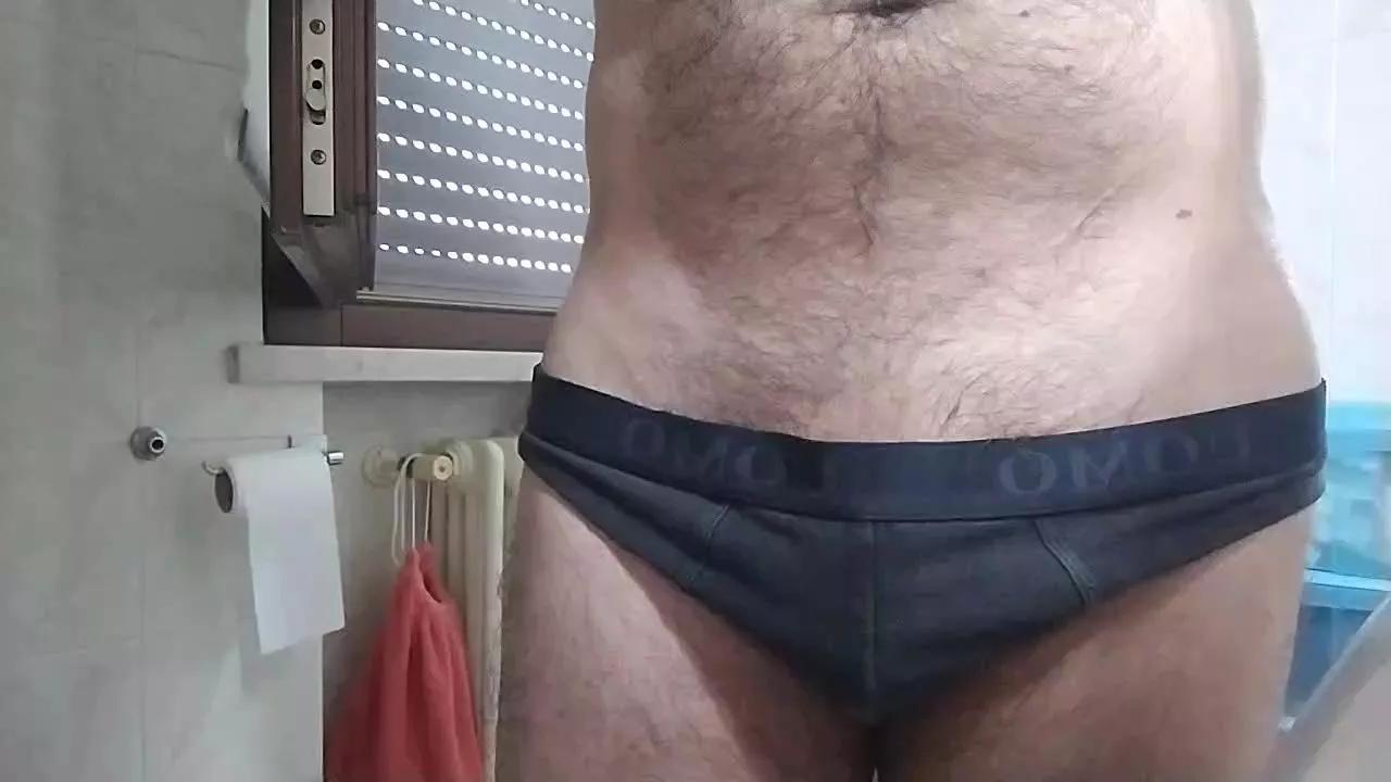 batbegins from Cam4