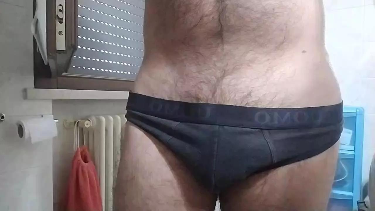 batbegins from Cam4
