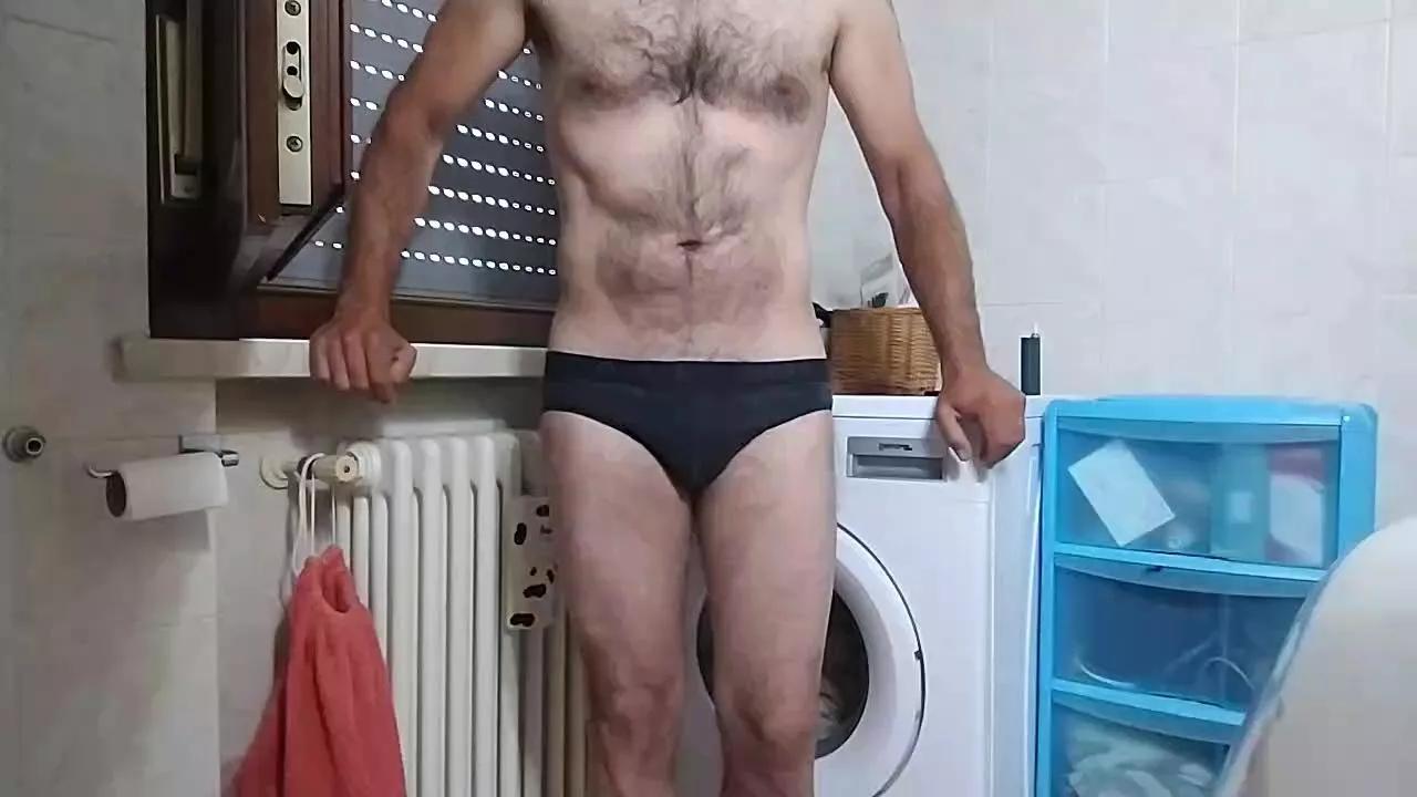 batbegins from Cam4