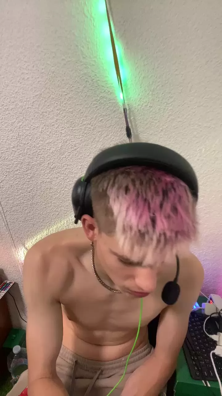 BoyBlondSweet on Cam4 