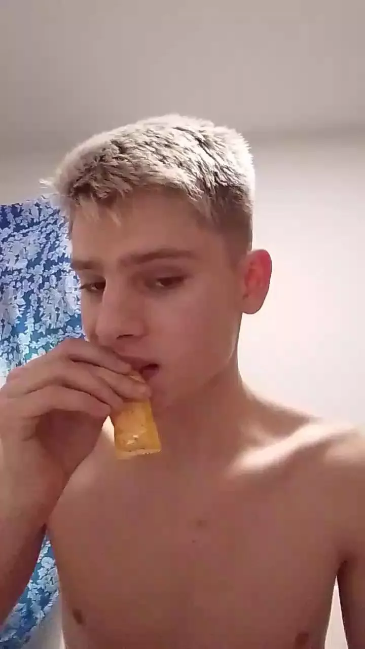 BoyBlondSweet on Cam4 