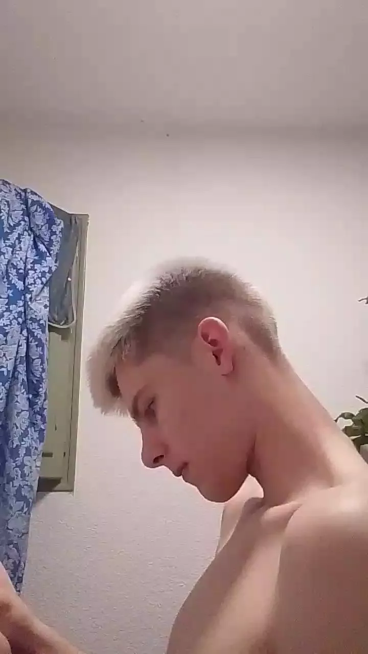 BoyBlondSweet on Cam4 