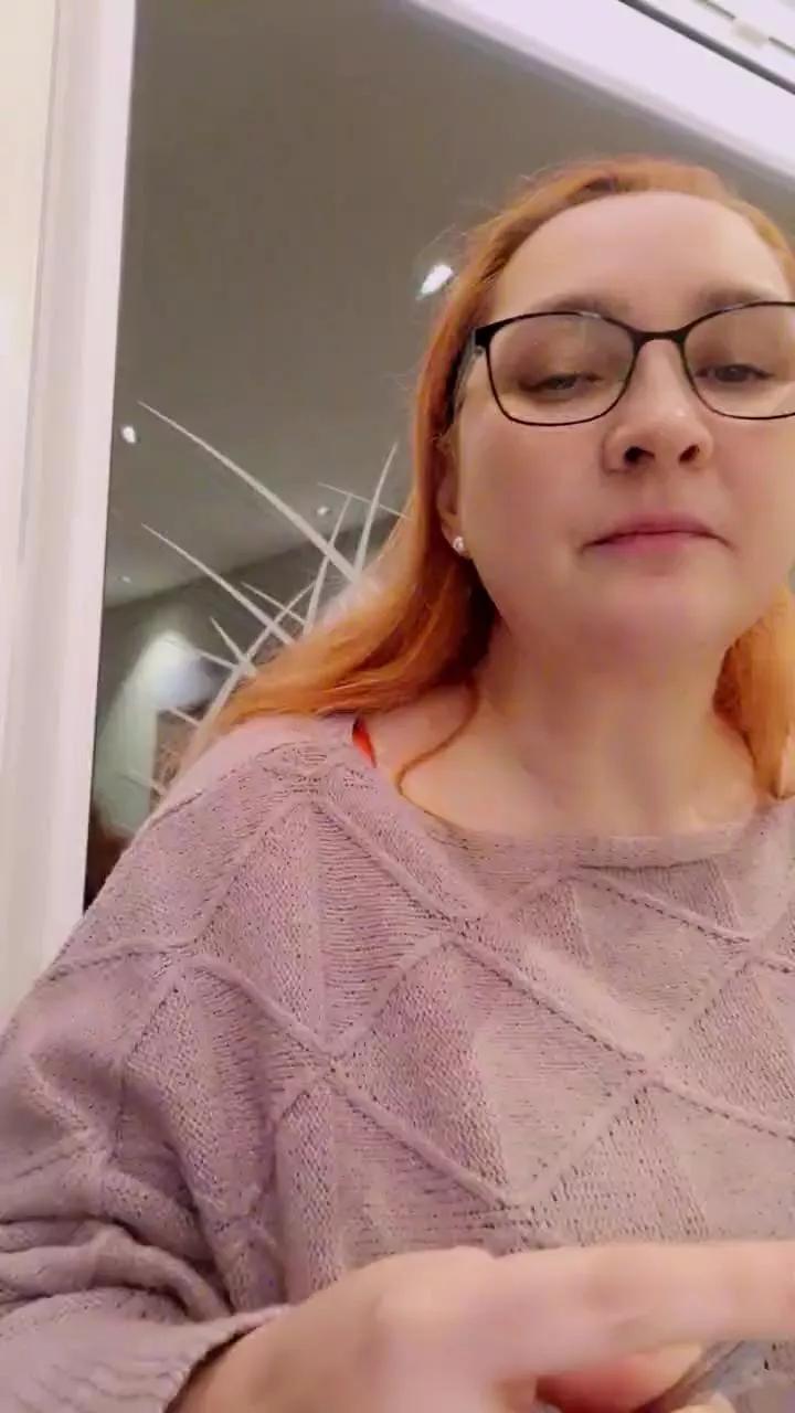 mollig42 from Cam4