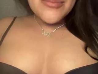 ellumiie from CamSoda