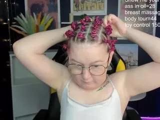 sara-moor from CamSoda