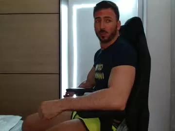 Aaront0pmuscles from Chaturbate