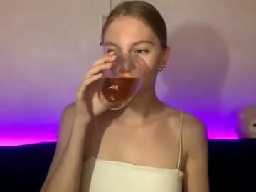Autumnroginson from Chaturbate