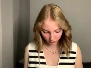 Autumnroginson from Chaturbate