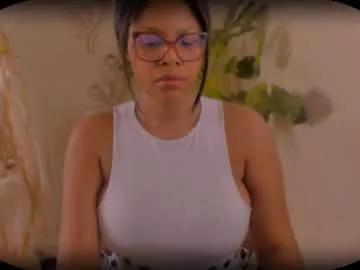 bellablakes18 from Chaturbate