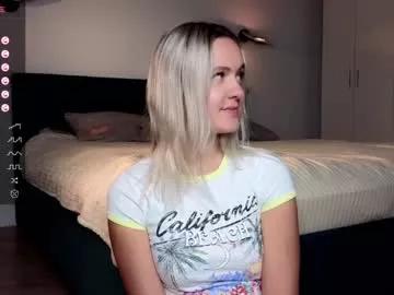 Cling to live show with beverly_hillls from Chaturbate 