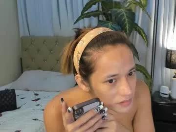 bombshelllaurax from Chaturbate