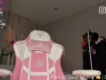 bzzzme from Chaturbate