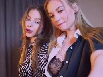 Cling to live show with cabin_crew from Chaturbate 