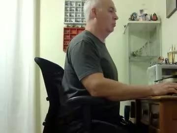 Chris2002b from Chaturbate