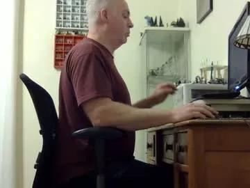 Chris2002b from Chaturbate