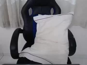 Corolaxxl from Chaturbate