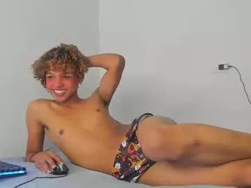 dandywolf_ from Chaturbate