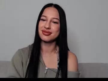 Delly_love from Chaturbate