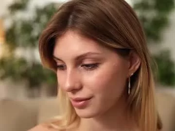 Elegant_vibes from Chaturbate