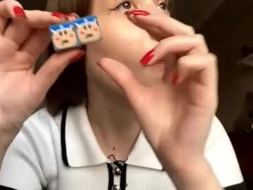 Ellamenas from Chaturbate