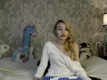 Ellamilla from Chaturbate