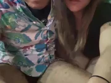 ellieandollie from Chaturbate