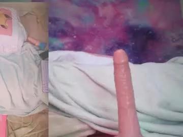 Elly_apples from Chaturbate