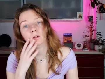 elly_helly from Chaturbate