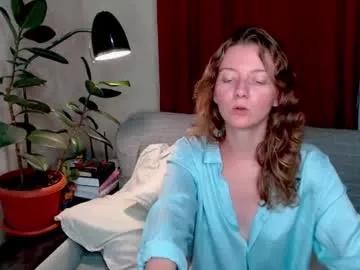 elly_helly from Chaturbate