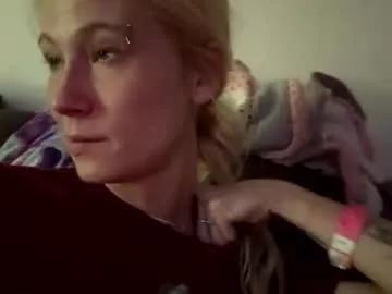 Emilywarren296 from Chaturbate