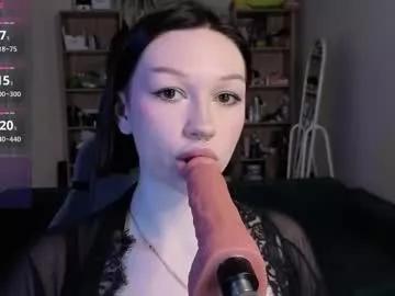 emmy_m00n from Chaturbate
