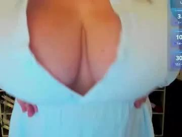 Essensual_ from Chaturbate
