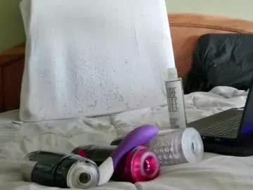 Eyeswideshut63 from Chaturbate