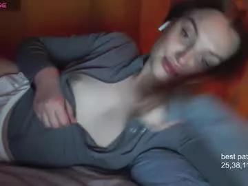Foxfrromearth from Chaturbate