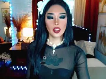 Hannahugecumshoot from Chaturbate