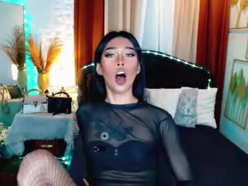 Hannahugecumshoot from Chaturbate